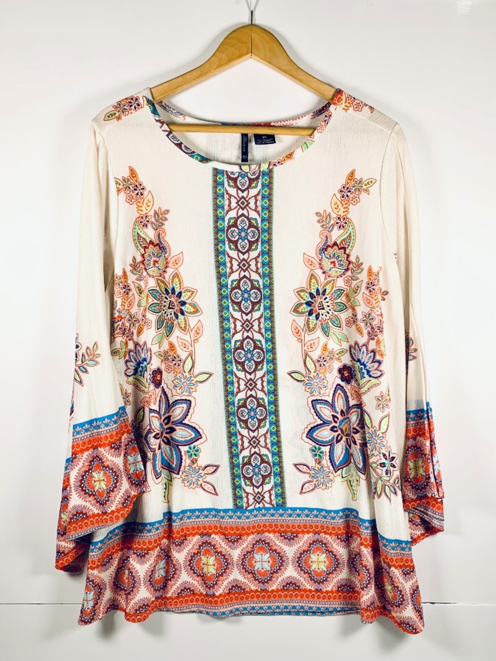 New Directions boho v-neck flowy blouse bell sleeve cream pink floral/geometric